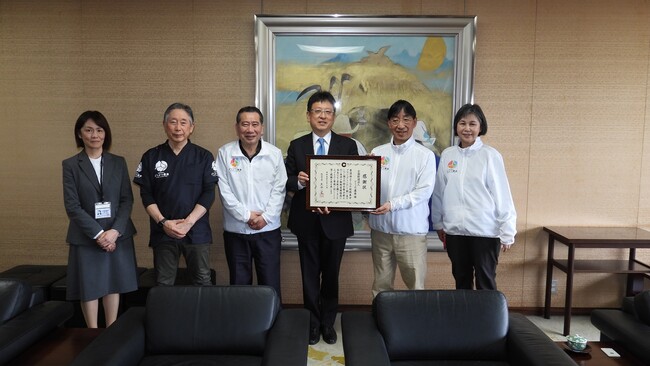 右から3人目が熊本市の大西一史市長